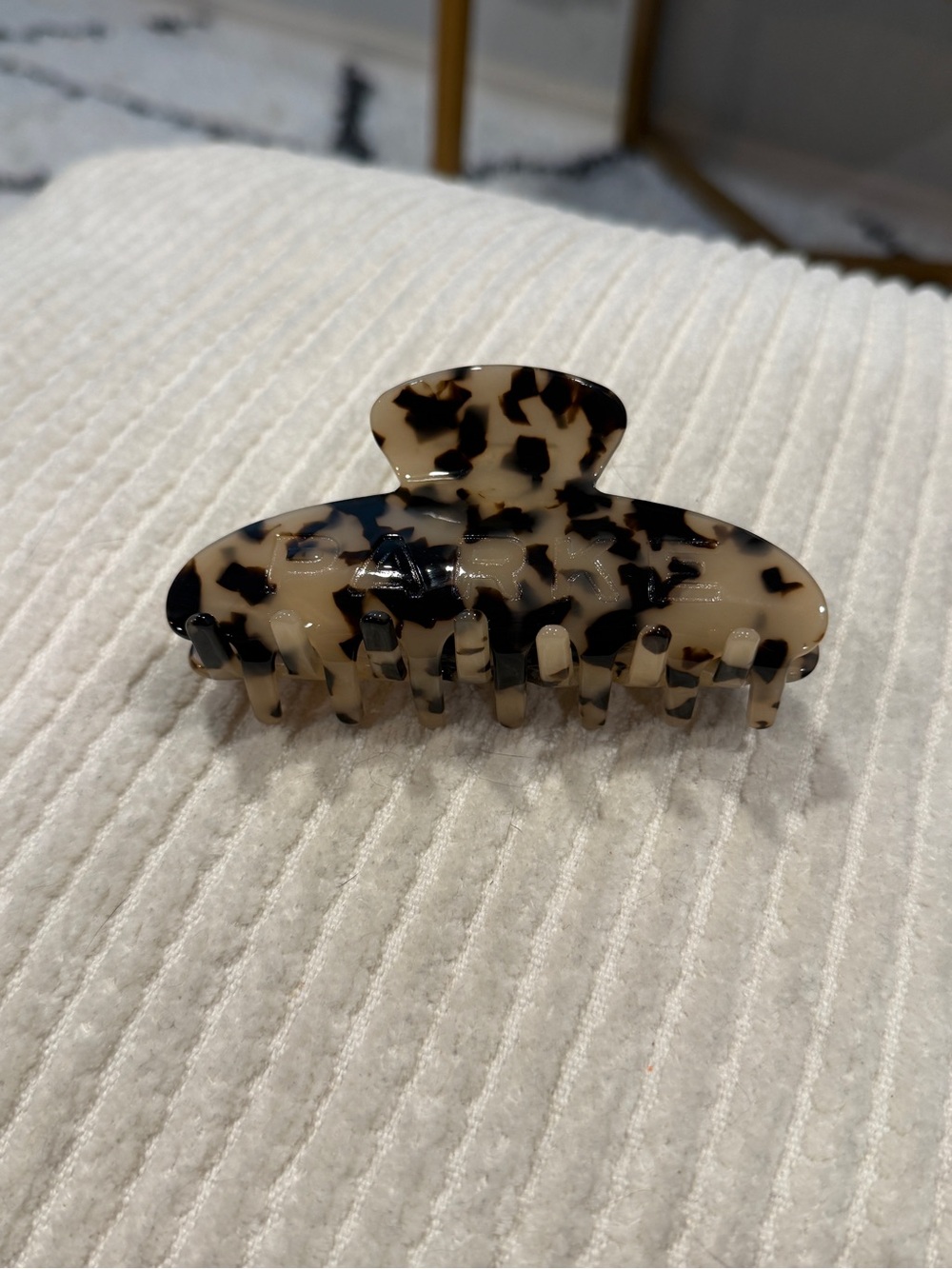 NWT PARKE Light Tortoise Claw Clip | Oversized Hair Clip | Tortoiseshell - Picture 8 of 16